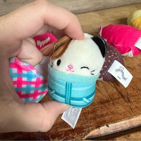 Squishville & Squishmallow Minis lot of 5 animals & bed good preused condition - Picture 10 of 11